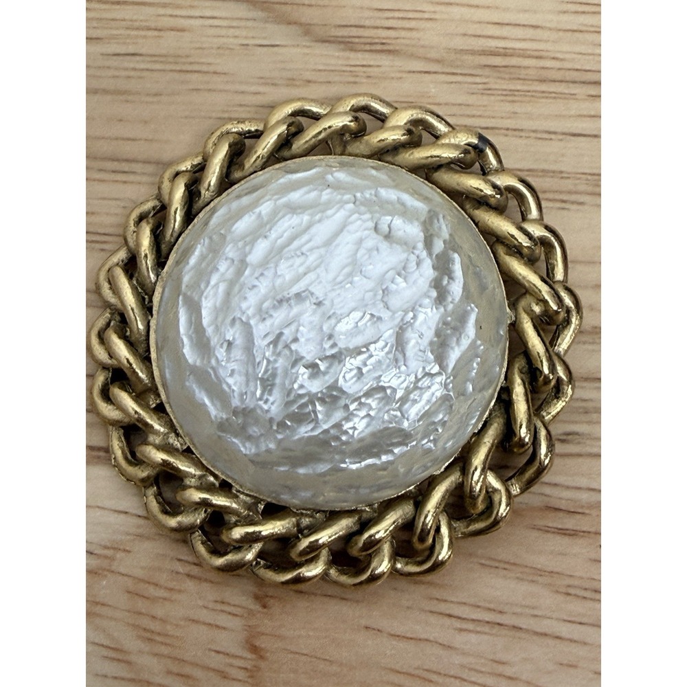 Vintage Sarah Coventry Faux Baroque Pearl Gold Tone Chain Brooch Pin Retro